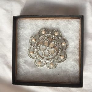 Vintage Beautiful brooch pin!